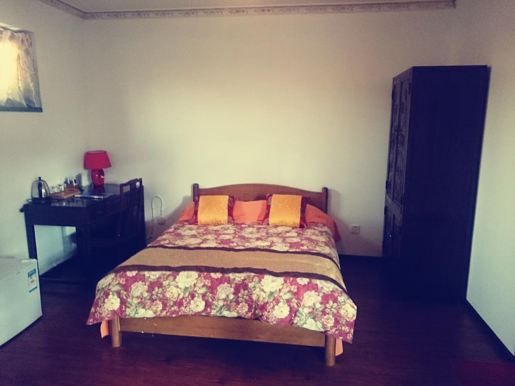 Templeside Deluxe Hutong Hotel Пекін Номер фото